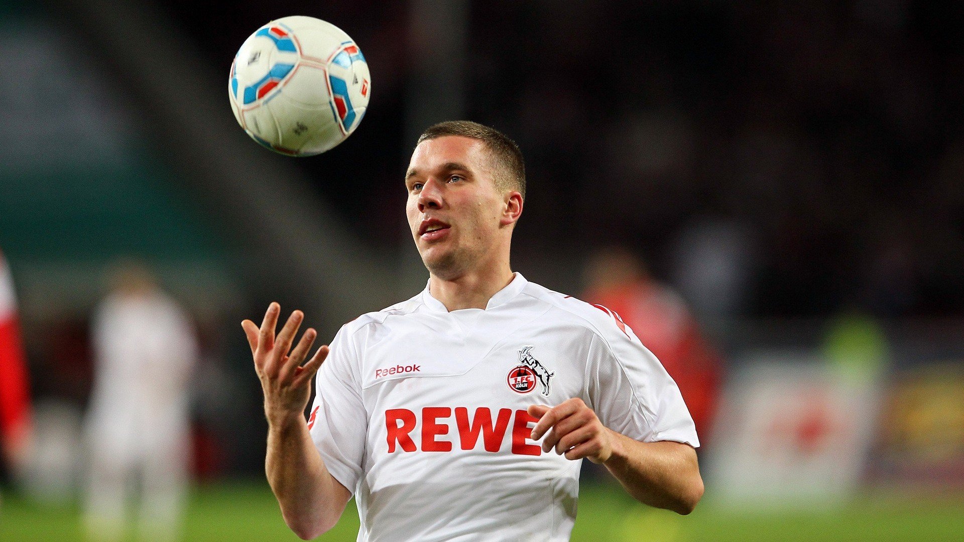 开云esport-拜仁阵型纵深合理，攻守平衡俱佳，拜仁阵型和球队战术