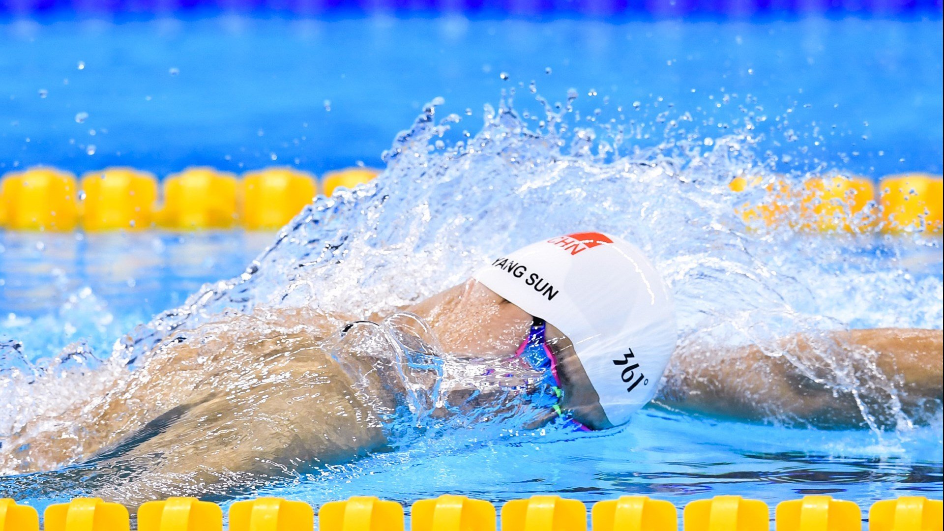 女篮转会市场活跃，外援的加入提升了联赛整体竞争力，女篮俱乐部